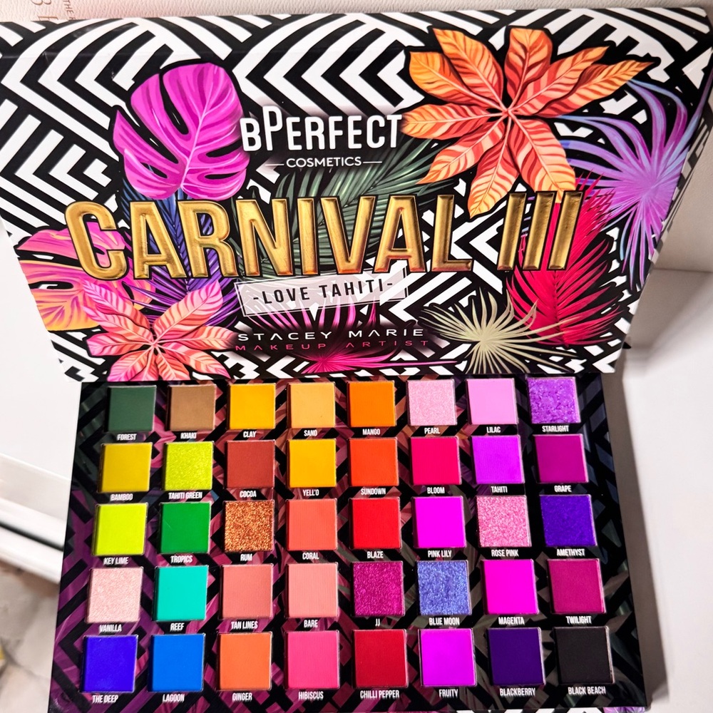 Carnival III Eyeshadow Palette - Vibrant Colors - Picture 5 of 6
